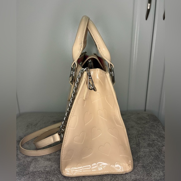 Betsey Johnson Purse Heart Debossed Multi-Compartment Crossbody Sand Beige Purse - Picture 5 of 11